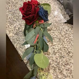 Ling’s Moment navy/burgundy aisle flowers (8 pieces)